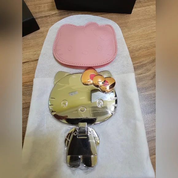 Hello Kitty, pocket mirror with pink cover